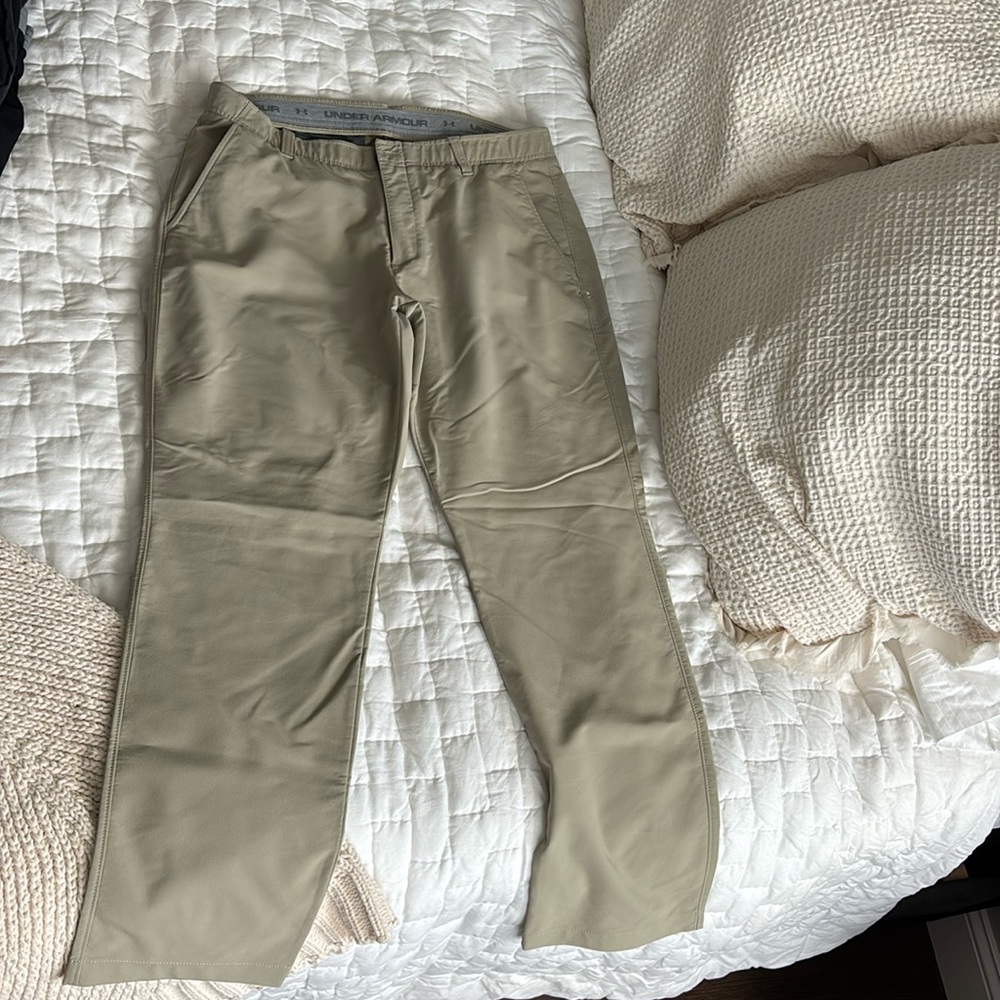 NWOT under armour golf kaki pants 38/32